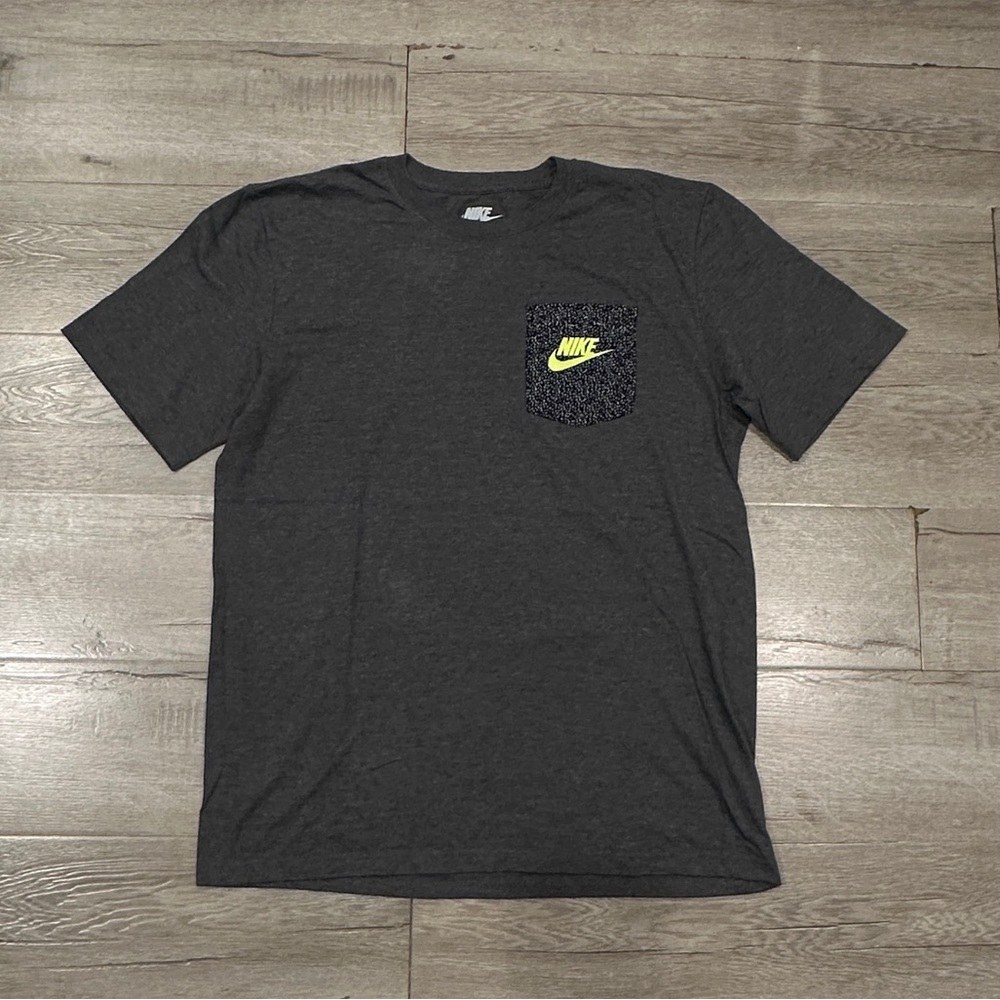 nike pocket t-shirt